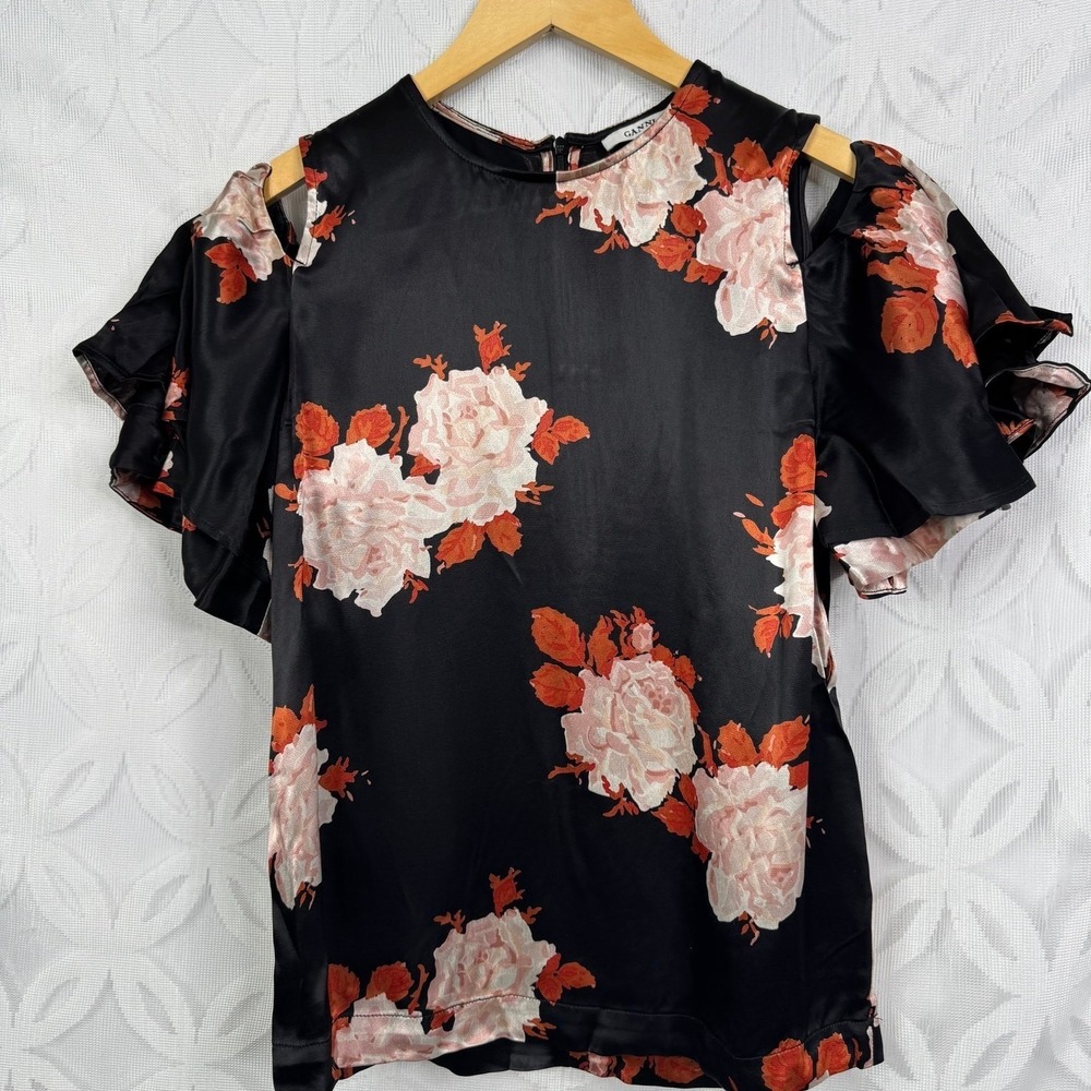 Ganni‎ Pation Satin Floral Cold Shoulder Ruffle Sleeve Blouse Black Pink Size 34 - Picture 4 of 11